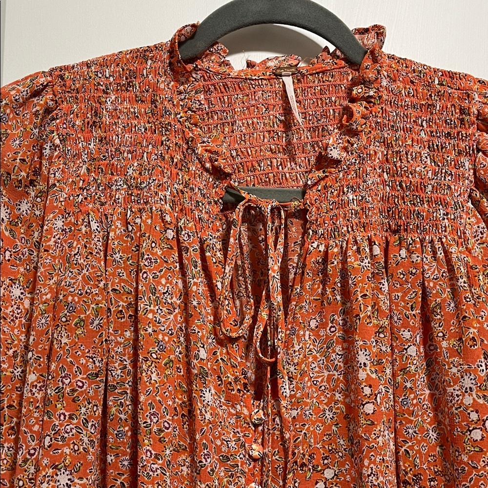 Free People Lela Floral Smocked Ruffle Blouse in Coral Sz XS - Picture 3 of 9
